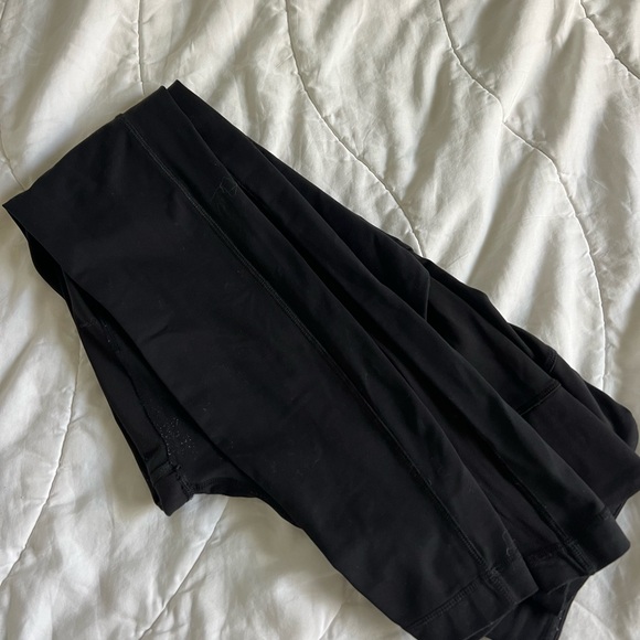 Lululemon | Black Leggings back pocket - Picture 7 of 9